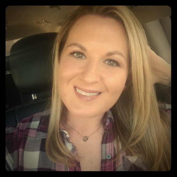 Meet your Posher, Melissa - Picture 1 of 1